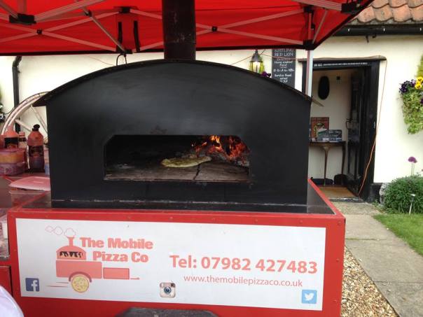 Kirtling_Red_Lion_Stone_baked_pizzas